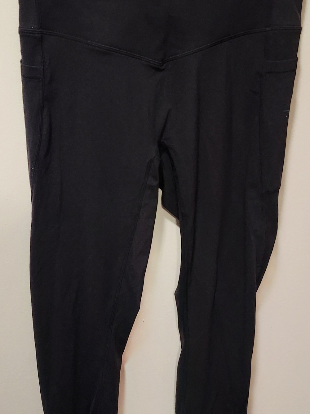 HALARA Black High-Rise Leggings with Logo Waist Tag - Picture 2 of 3